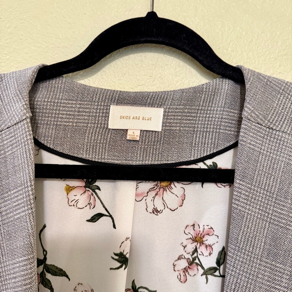 Skies Are Blue Light Gray Blazer with Floral Lining - Picture 2 of 6